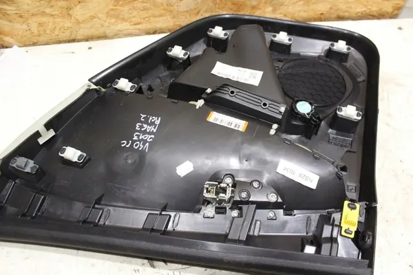 Linkes hinteres Türpanel Volvo V40 Cross Country 2013 OEM 1319940 image 6