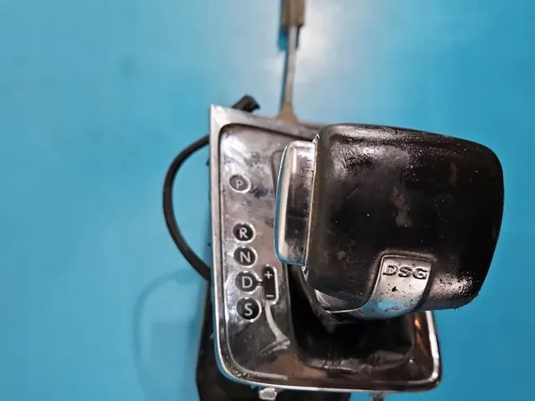 Levier de Vitesse OEM 3C1713025B pour VW Passat B6 2.0 TDI image 3