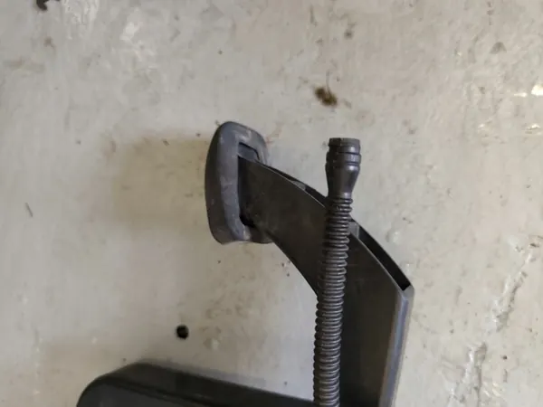 Mercedes-Benz Viano kaasupoljin kiinnike OEM A6392902401 image 4