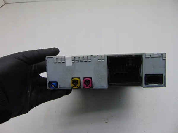 Audi MMI Navigationscomputer OEM 8T2035652G image 6