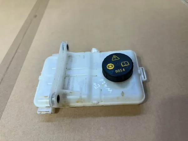 Bremsflüssigkeitsbehälter OEM A4204300200 Mercedes Citan image 2