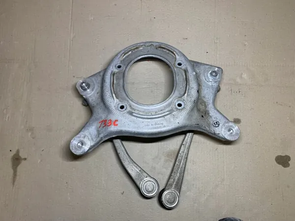 Porsche Macan 95B412384 Oikea Jousituskiinnike OEM image 2