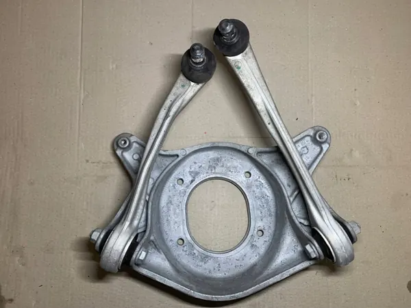 Porsche Macan 95B412384 Oikea Jousituskiinnike OEM image 3