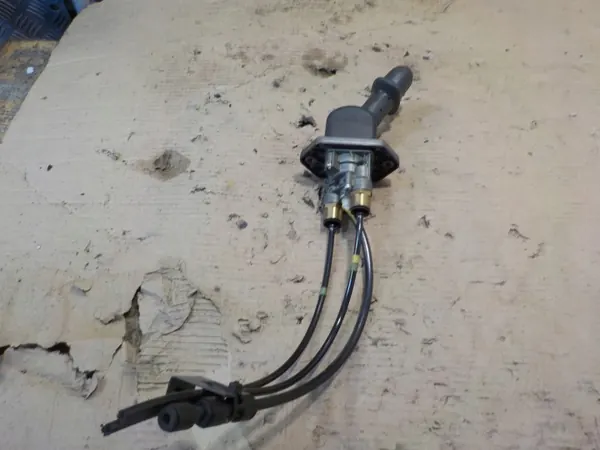 Volvo Bromsventil OEM 5010612809 - Begagnad image 2