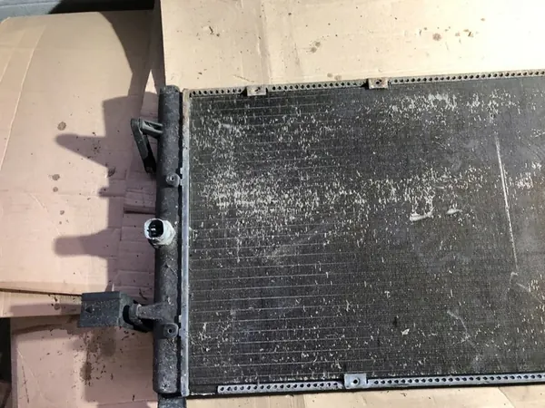 Radiador de agua VW T4 2.5 TDI OEM 701121253M image 2