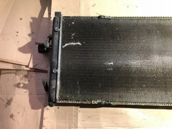 Radiador de agua VW T4 2.5 TDI OEM 701121253M image 5