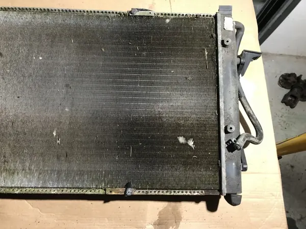 Radiador de agua VW T4 2.5 TDI OEM 701121253M image 7