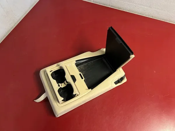 BMW X1 F48/F49 bakre armstöd OEM KSI16977 image 3