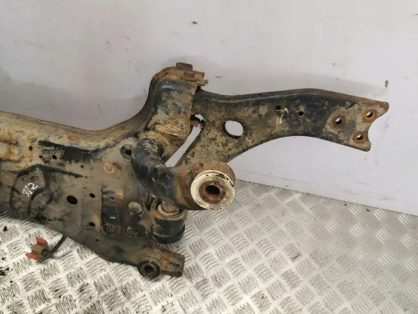 Ford Focus 2005 Traverse avant OEM AMD99078 image 3