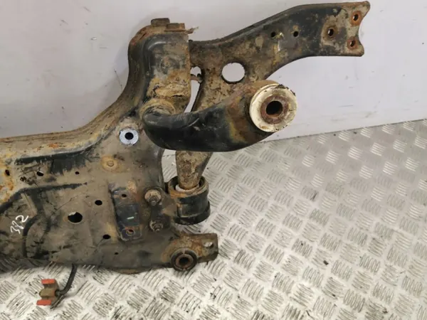 Ford Focus 2005 Traverse avant OEM AMD99078 image 4