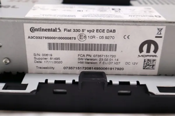 Fiat 500L radionäyttö OEM '07357151720 - Käytetty image 6