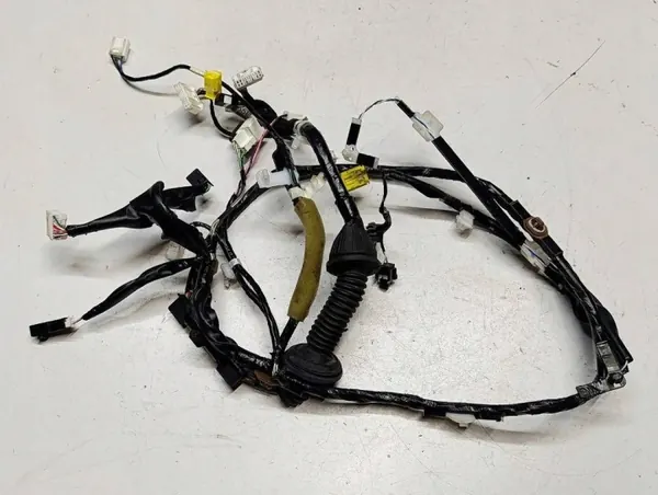 Toyota Yaris IV dörrledningssats OEM 82152K0651A image 2