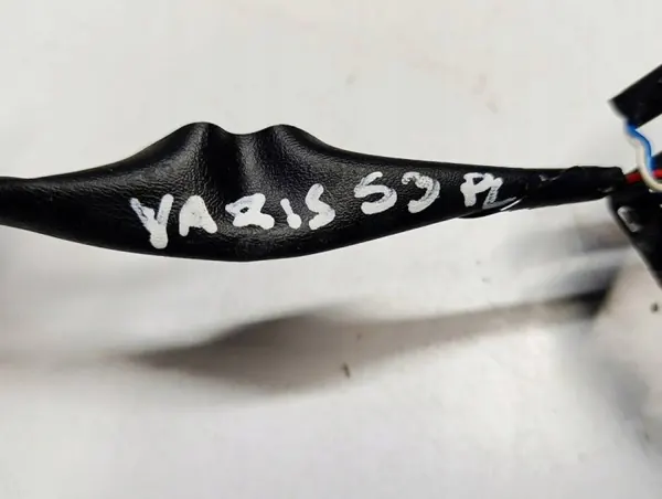 Toyota Yaris IV dörrledningssats OEM 82152K0651A image 6
