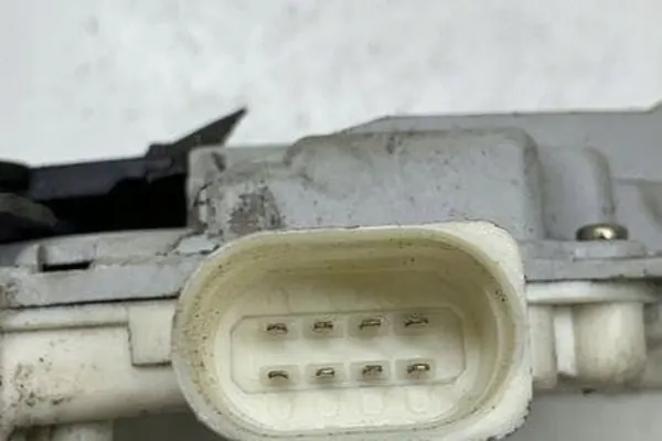 Vänster framdörrslås AUDI A4 (8EC, B7) 8E2837015AA image 3