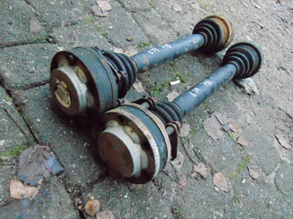 BMW 5 E39 Drivaxel Bakre Vänster Höger 1229748 image 5