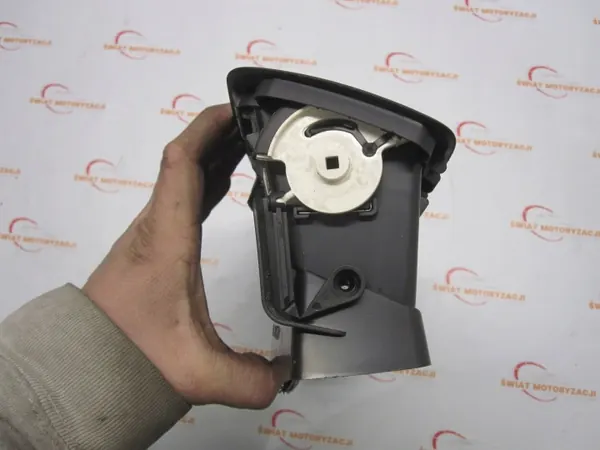 Grille de ventilation centrale OEM RNI248106944R Renault image 5