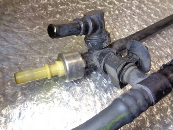Polttoaineenjakaja OEM 1763547 Ford 1.6 TDCI:lle image 6