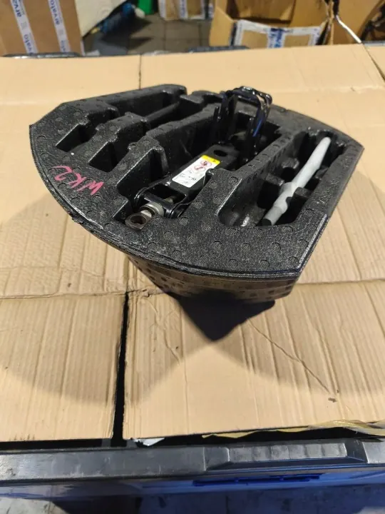 Jeep OE 68145663AB Insert Mousse Roue Secours & Cric image 3
