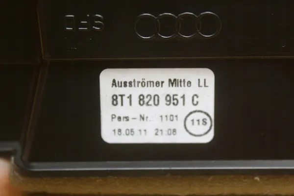 Grade de ventilação central Audi A5 8T image 8