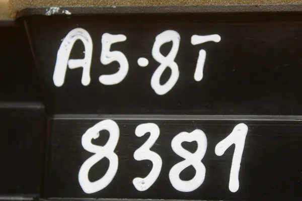 Grade de ventilação central Audi A5 8T image 9