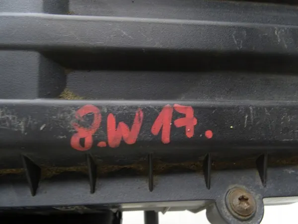 Luftfilterhus OEM 5Q0129601AC - Begagnad Audi OE image 8