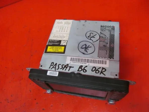 VW Passat B6 Radio CD Navigation OEM 1K0035198B image 3