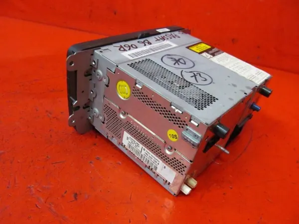 VW Passat B6 Radio CD Navigation OEM 1K0035198B image 4