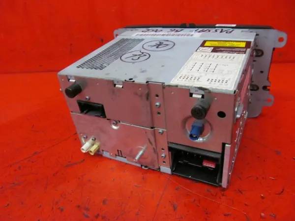 VW Passat B6 Radio CD Navigation OEM 1K0035198B image 6