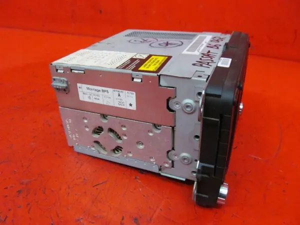VW Passat B6 Radio CD Navigation OEM 1K0035198B image 7