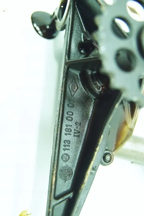 Olje pump Mercedes W210 3.2 V6 A1131810001 image 3