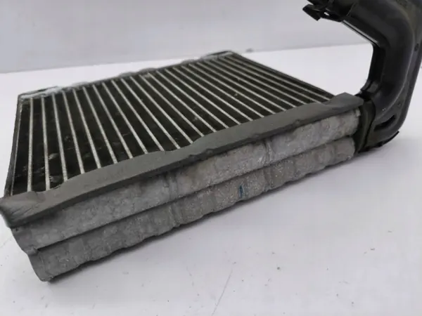 Volvo V70 2008 Lämmitysydin Ilmastointi OEM AMD126613 image 3