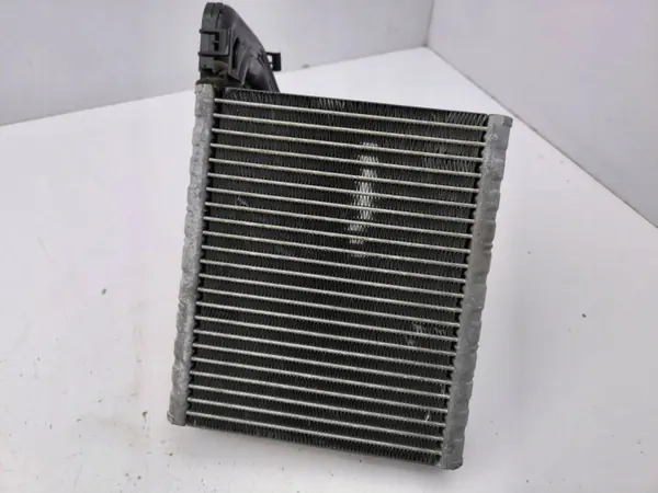 Volvo V70 2008 Lämmitysydin Ilmastointi OEM AMD126613 image 8