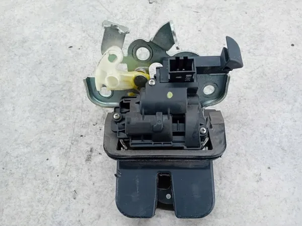 Audi A6 C6 FL takaluukun lukko OEM ZAMEK KLAPY AUDI A6 C6 FL image 4