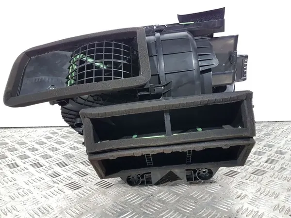 Renault Arkana ilmastointihöyrystin OEM 272703273R image 9