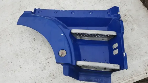 MAN TGX Euro 6 Cabine Treeplank Rechts Blauw OEM image 2