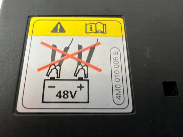 Cache borne batterie Audi OEM 4M0010006B image 3
