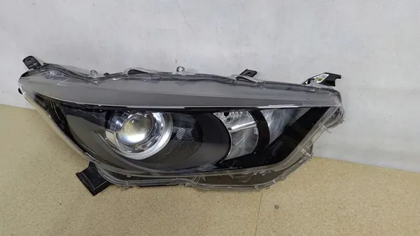 TOYOTA YARIS IV P21 Faro Derecho 81130-K0060 OEM image 2