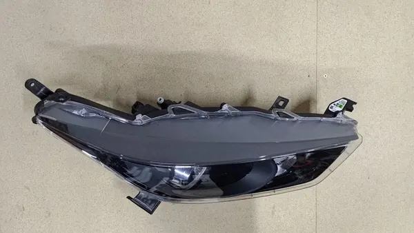 TOYOTA YARIS IV P21 Faro Derecho 81130-K0060 OEM image 4