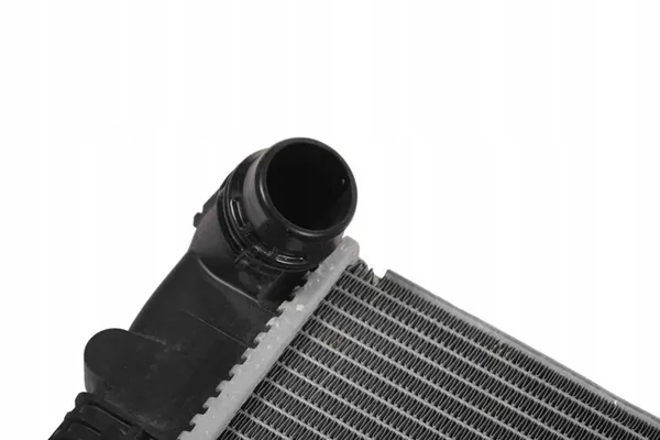 BMW I3 Vattensradiator 17118672107 image 3