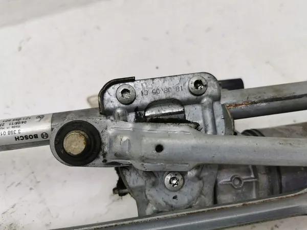 Etupyyhkijän mekanismi Skoda Octavia II image 4