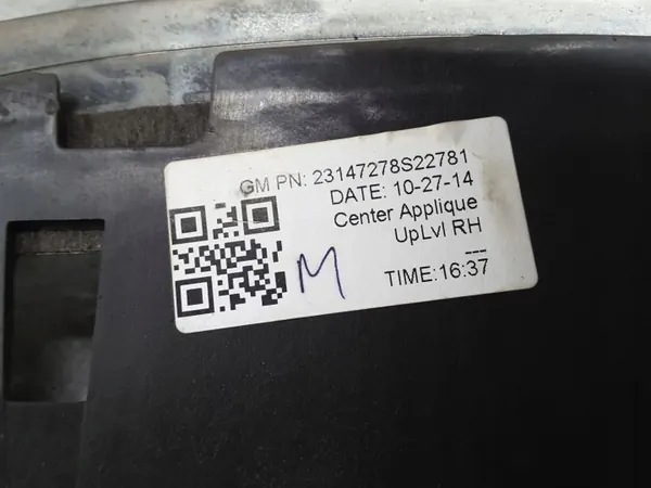 Cadillac ATS Asbakframe OEM 23147278 - Gebruikt image 3