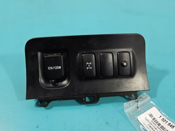 Tupakansytytinpistorasia OEM 58831-60020 Toyota Land Cruiser image 2