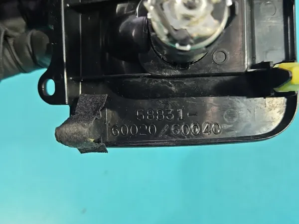 Tupakansytytinpistorasia OEM 58831-60020 Toyota Land Cruiser image 5