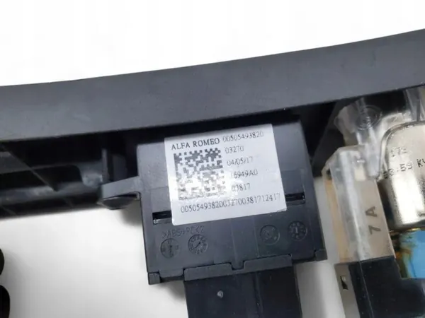 USB-portti OEM 00505493820 Alfa Romeo Stelvio image 4