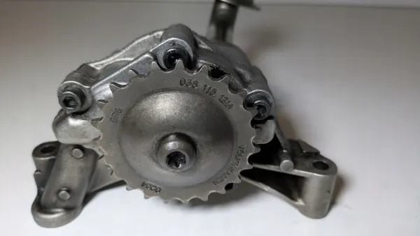 Öljypumpun pyörä VW Audi 1.9/2.0 TDI OEM 038115121A image 8