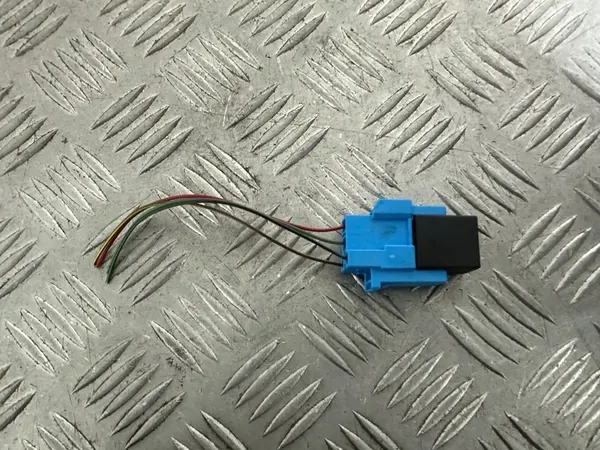 SKODA FABIA III Rela 525 3Q0951253 Liitin 4H1937527 image 3