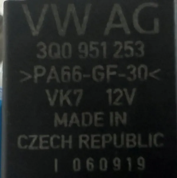 SKODA FABIA III Rela 525 3Q0951253 Liitin 4H1937527 image 4