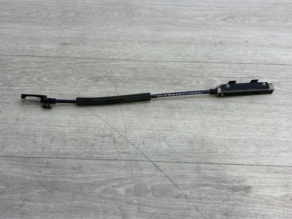 VW Motorhuvelåskabel OEM 7P6823531B - Begagnad image 2