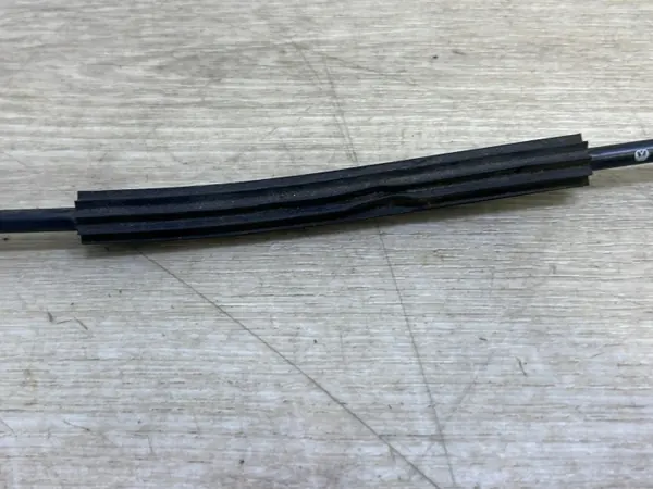VW Motorhuvelåskabel OEM 7P6823531B - Begagnad image 4