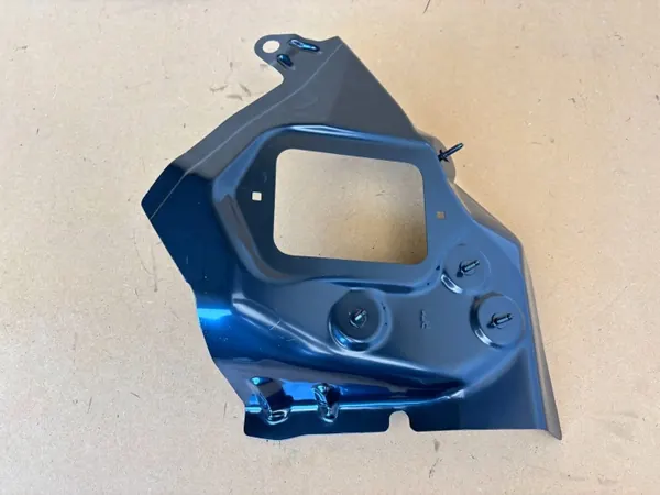 Para-lama inferior esquerdo traseiro Mazda 3 OEM B4YC-71-40X image 2